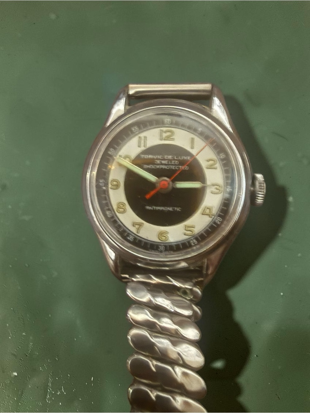 Vintage 1950s Torvic De Luxe Swiss 17 Jewel Mechanical Watch Bullseye Dial Runs